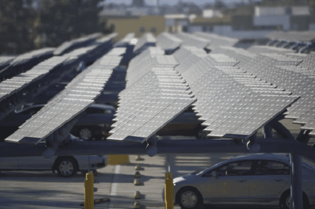 panneaux solaires photovoltaïques pour voiture