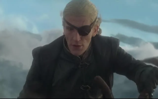 Aemond Targaryen, le bandeau sur l'oeil, de profil dans la pénombre