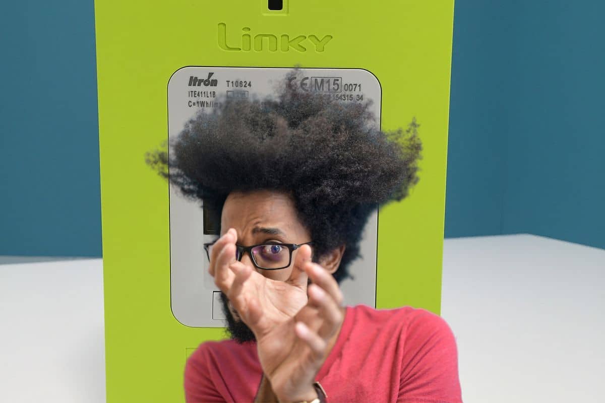 Le compteur Linky, déployé depuis plusieurs années en France, suscite de nombreuses interrogations et polémiques. L'une des principales craintes qui circule est celle de l'espionnage des consommateurs à travers ce compteur intelligent.